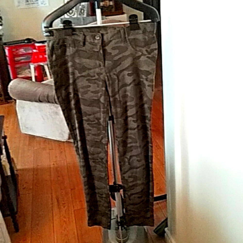 10/$10  Sizzle Camo Pants Size 13